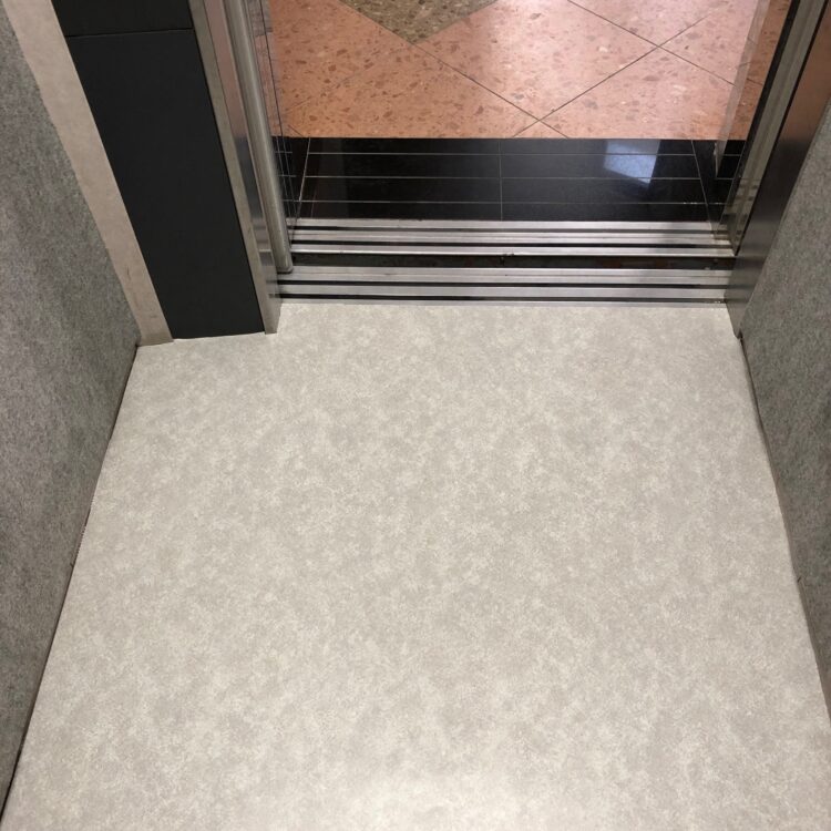 エレベーターの床リフォーム