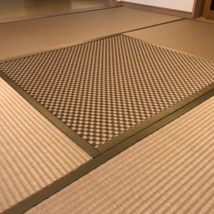 中４．５帖のファッション畳！真ん中の畳のデザインを変えて印象的な和室に