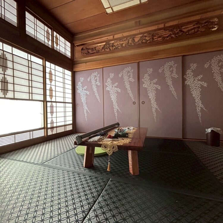 普通の畳から縁付カラー畳へ表替・4枚立ち藤柄の美しい襖を新調