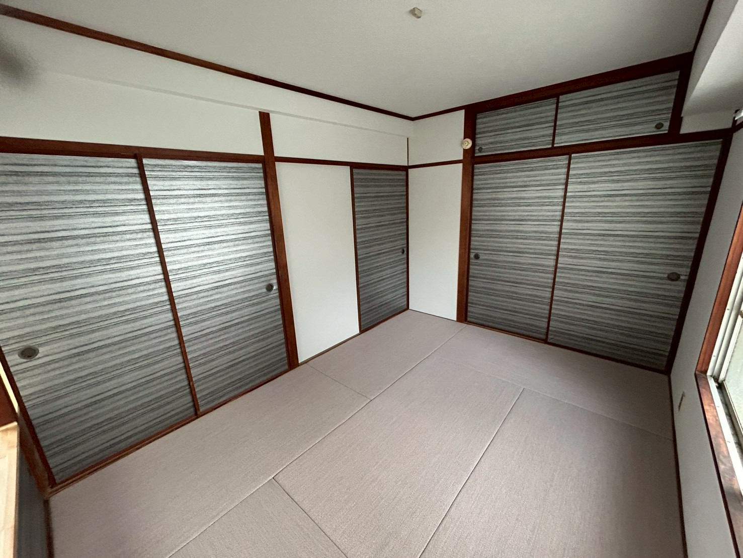 施工後シルバーボーダー襖